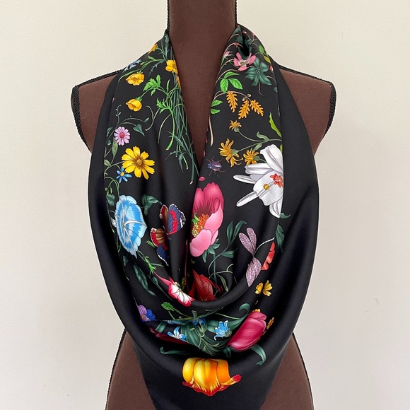 New Gucci Scarf Floral 1 Print Iconic Multicolor Black Silk Wrap - Picture 10 of 13